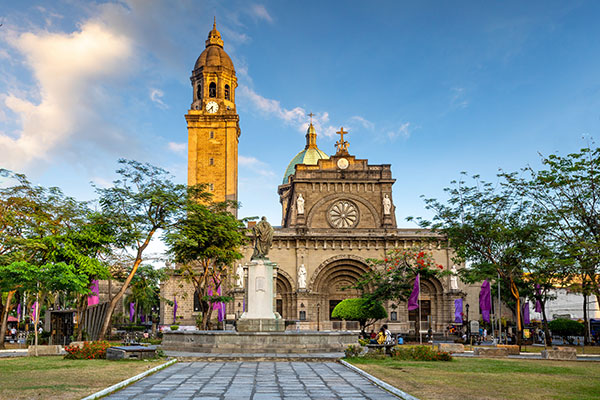 Fly to Manila — The Heartbeat of the Philippines