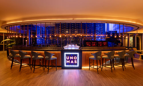 UNO MAS Restaurant