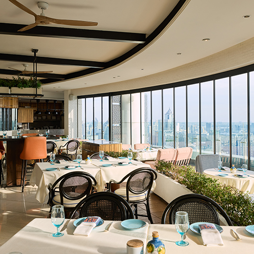 UNO MAS Restaurant